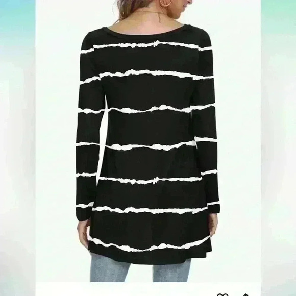 POPYOUNG NWT top to wear with jeans or leggings. Size Large. - Picture 2 of 3